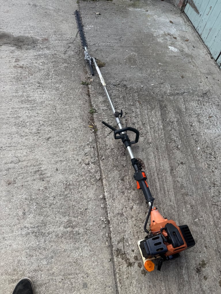 Petrol hedge trimmer