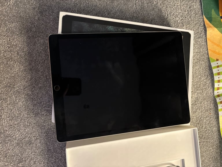 Apple iPad Pro 12.9” 2nd generation excellent condition 