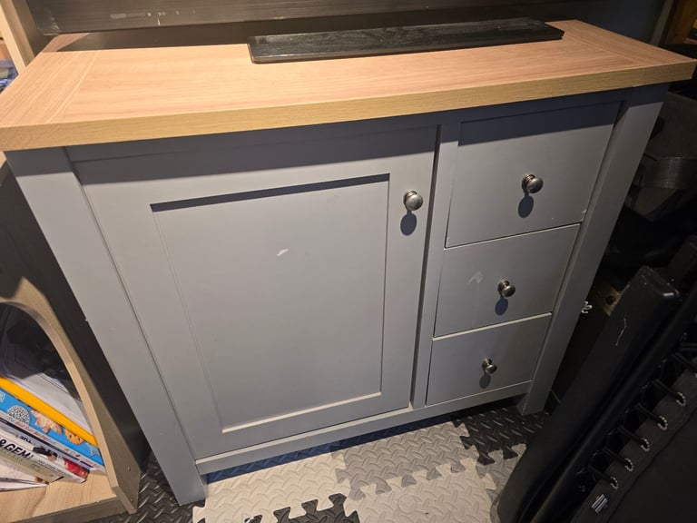 Very pretty sideboard - 40cms W x 77cms H X 83cms L no longer needed