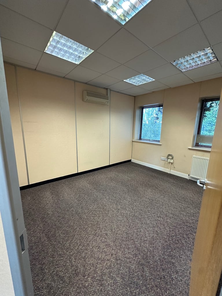 Beauty rooms/office space to RENT