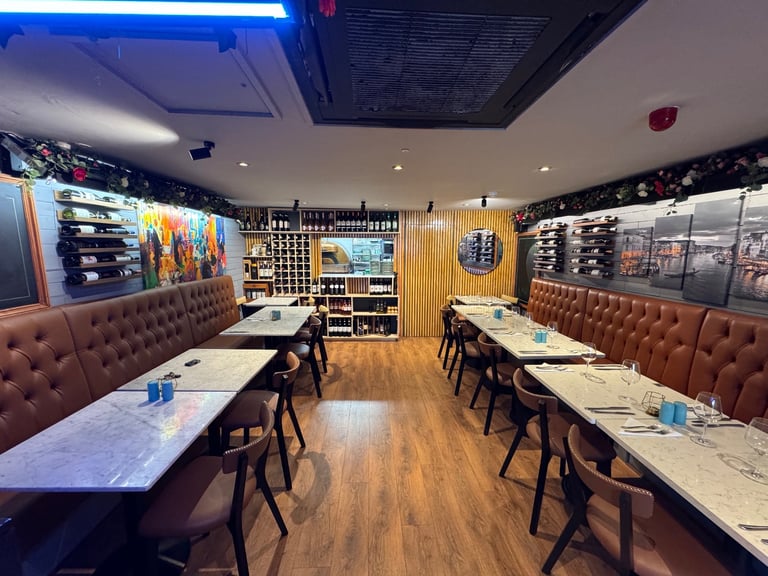 Restaurant/Luxury Bar Business For Sale - Prime Location - Modern Interior - Free Parking