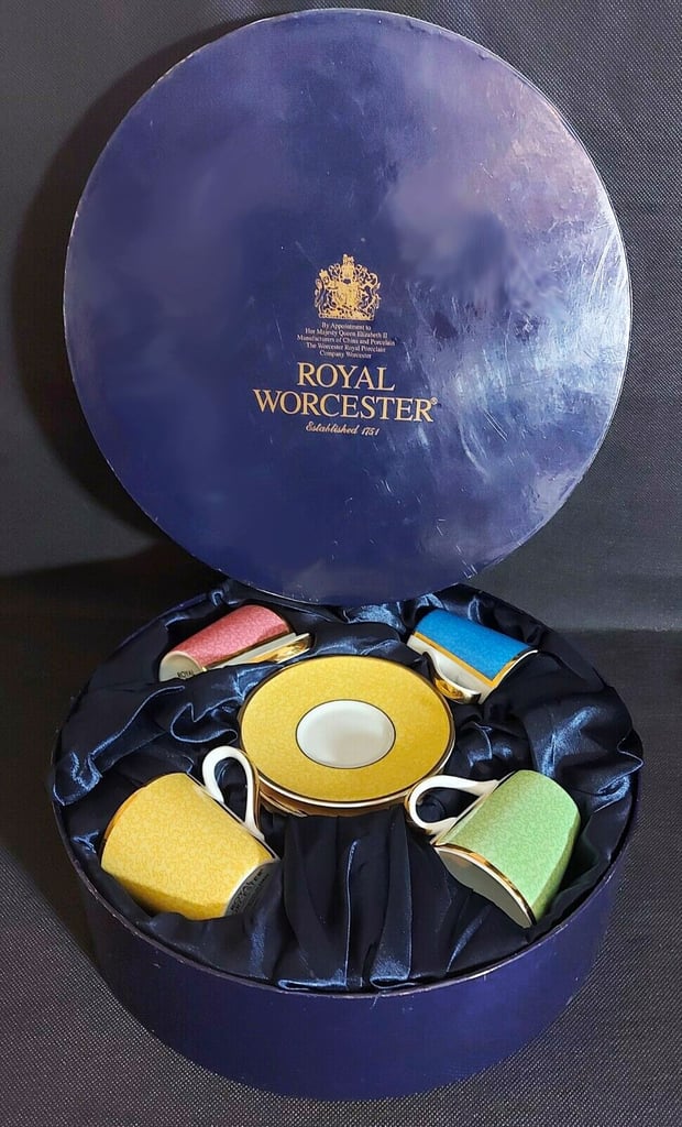 Royal Worcester Queen Elizabeth II Espresso Coffee Cups Set Limited Edition Collectors Item Rare NEW