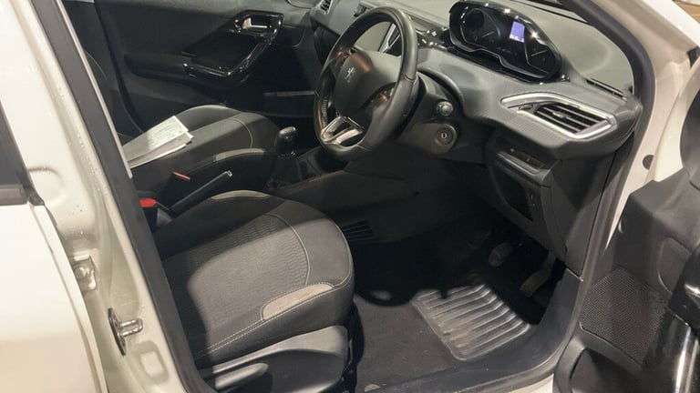 FINANCE AVAILABLE 2015 PEUGEOT PEUGEOT 208 1.2 PURETECH ACTIVE 12 MONTH MOT