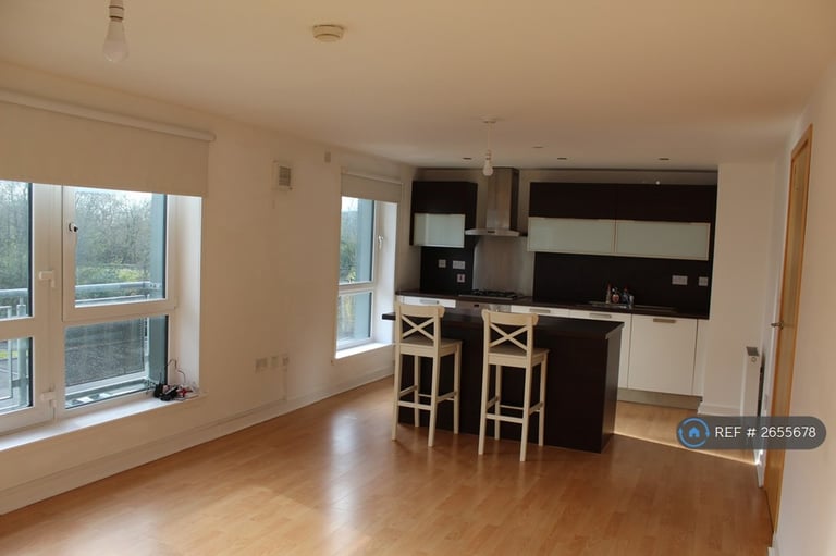 2 bedroom flat in Law Roundabout, East Kilbride, Glasgow, G74 (2 bed) (#2655678)