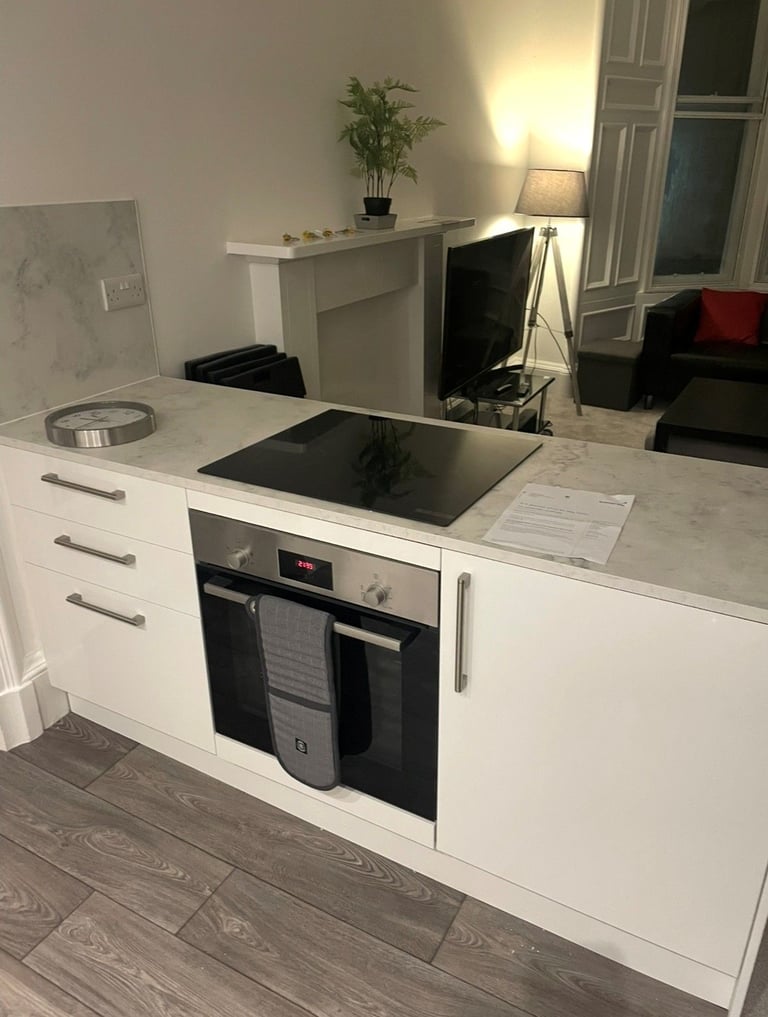 DOUBLE BEDROOM for flat share in very spacious, 3 bed HMO flat in Bruntsfield – available NOW