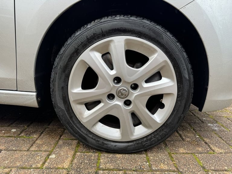 2016 Vauxhall Viva 1.0 SE 5d 74 BHP Hatchback Petrol Manual