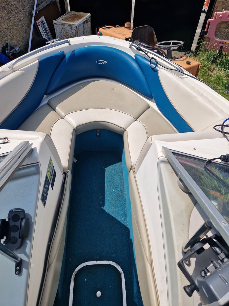 Speed boat bow rider maxum 19s