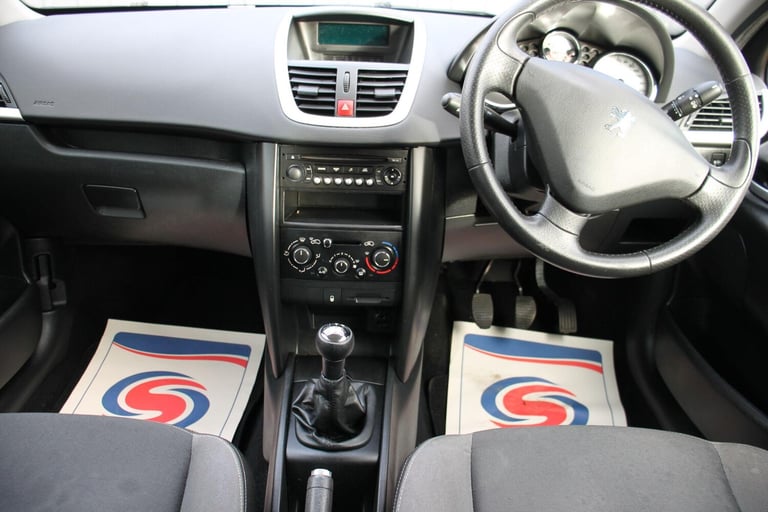 2011 Peugeot 207 1.4 Envy Euro 5 3dr HATCHBACK Petrol Manual