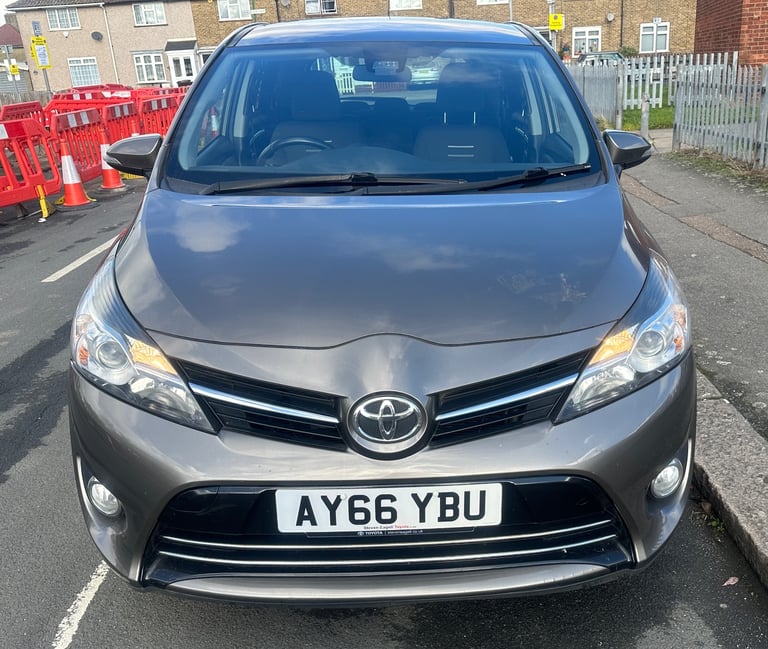 Toyota Verso 2016 1.8Petrol (7 Seat)-Full Service-Ulez Free-Panaromic Sunroof