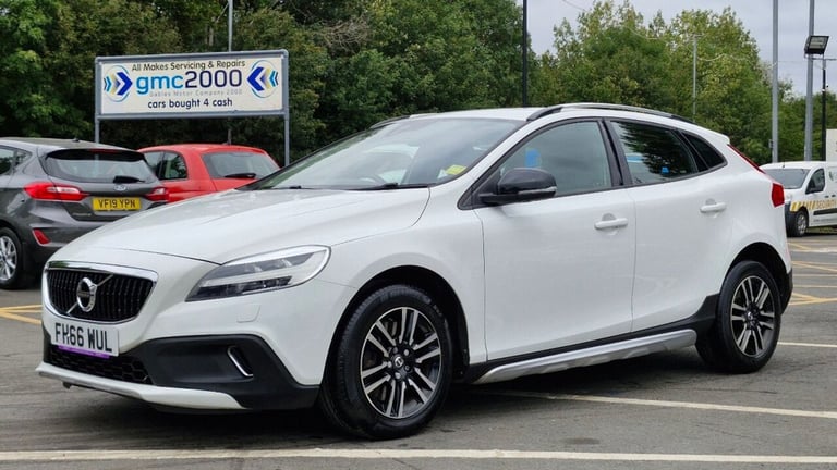 image for 2017 Volvo V40 Cross Country 2.0 D2 Hatchback 5dr Diesel Manual Euro 6 (s/s) (120 ps) Hatchback D...