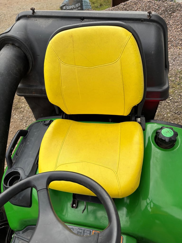 X758 John Deere ride on mower