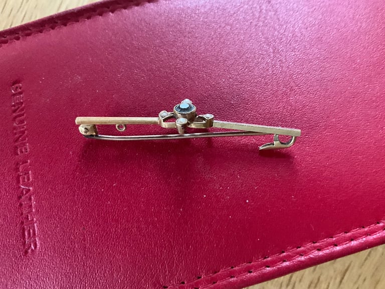 Victorian gold and pearl brooch