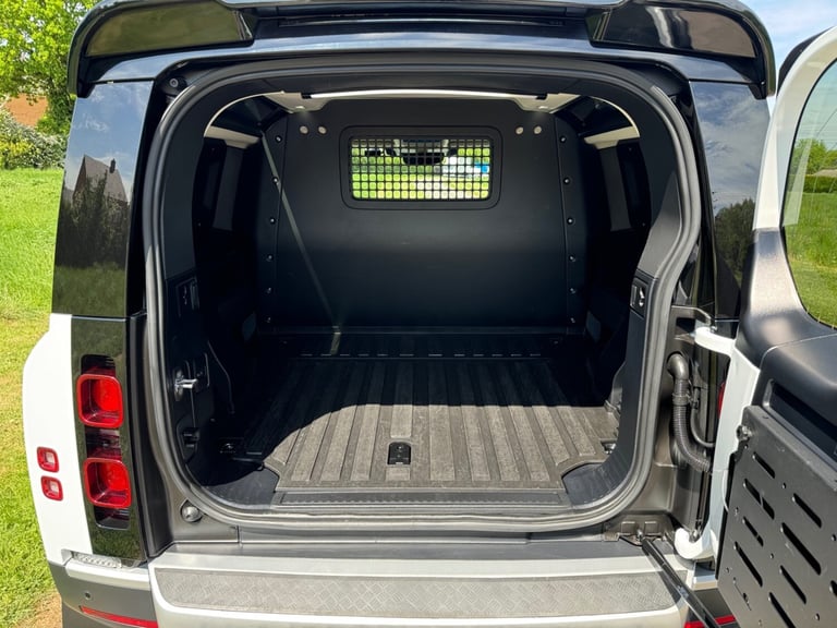 2023 Land Rover Defender 90 3.0 D250 MHEV Hard Top Fuji White - 14,825 Miles 