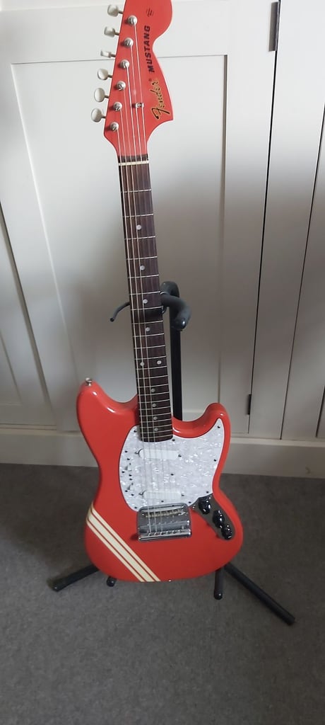 Fender Mustang guitar MOJ