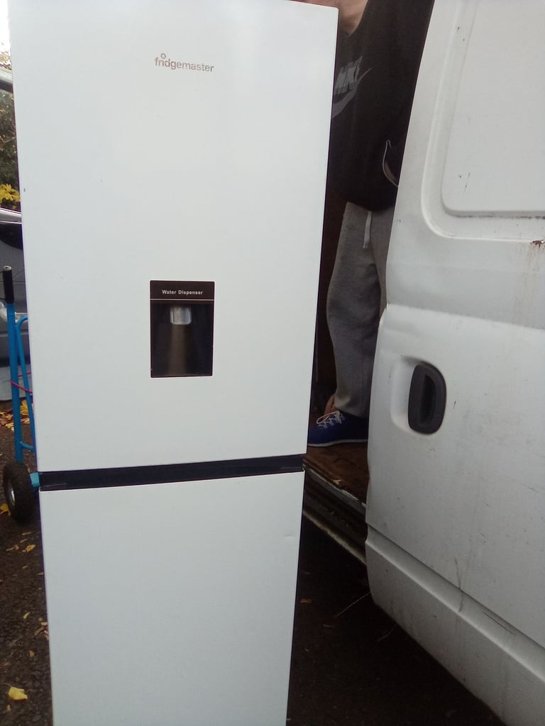 FRIDGE FREEZER