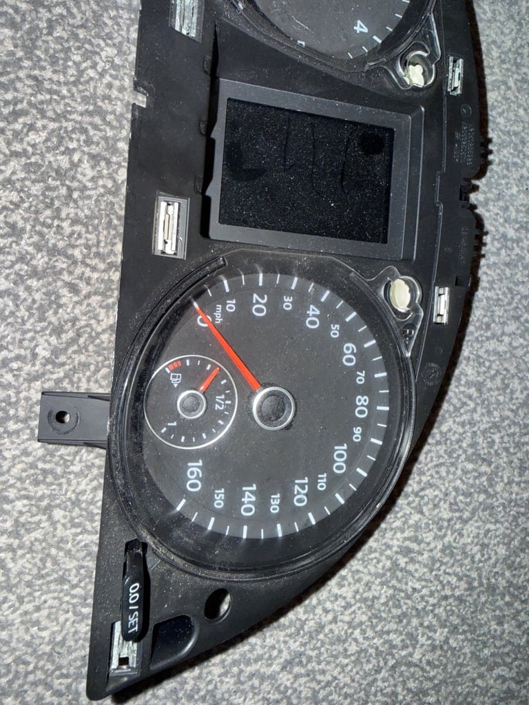 VW Passat 2010 Dashboard Komfort Speedometer