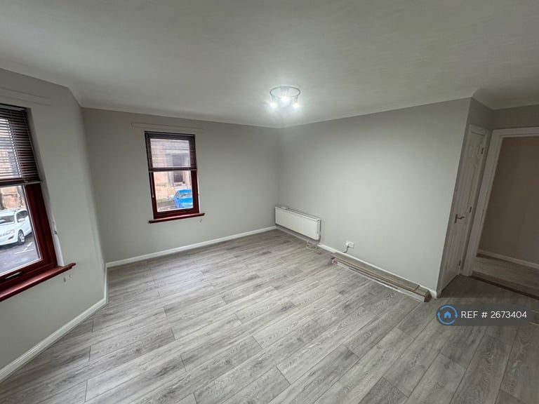 2 bedroom flat in Robertson Street, Greenock, PA16 (2 bed) (#2673404)