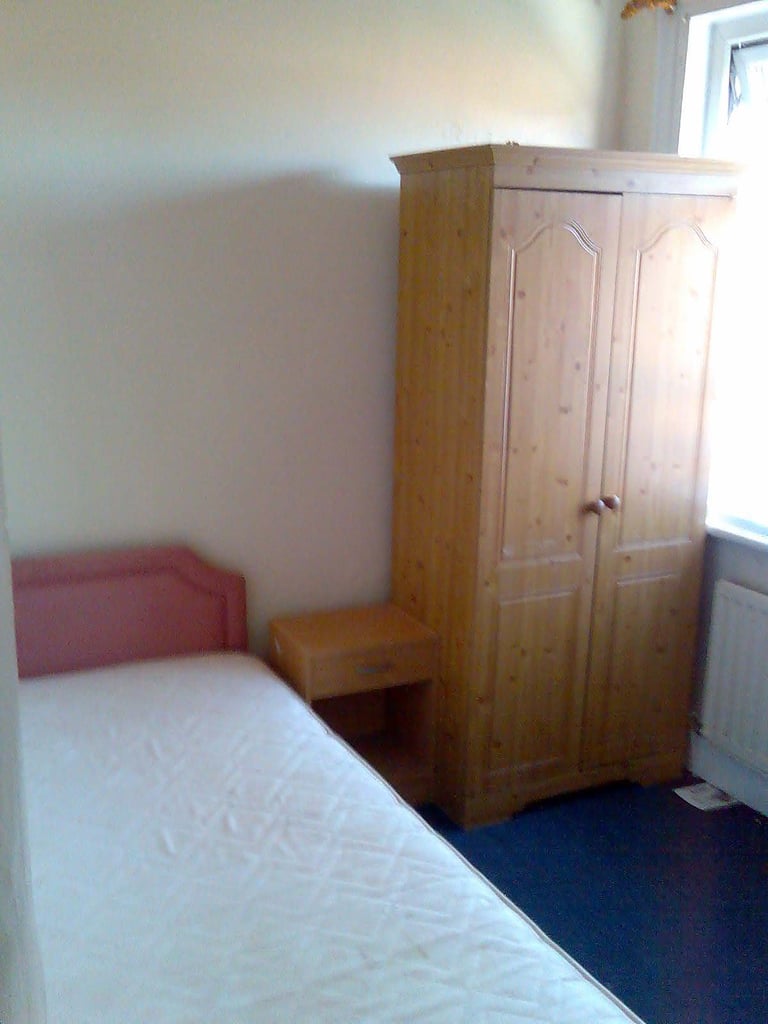 3 bedroom house Fully Furnished 2x WC available to rent £1450.00 pcm Great Location