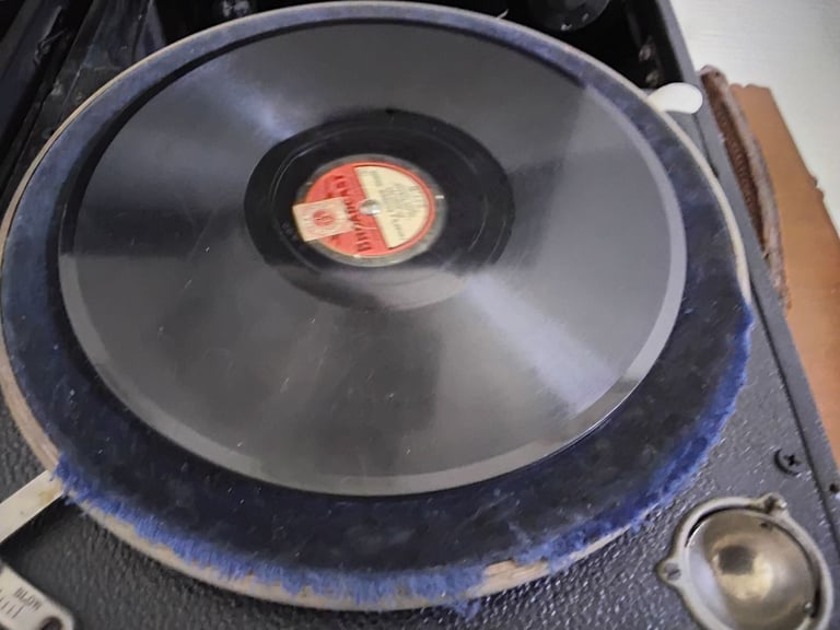 Colombia gramophone/grafonola player + 78s vynal,no dispatch,viewing Gateshead 