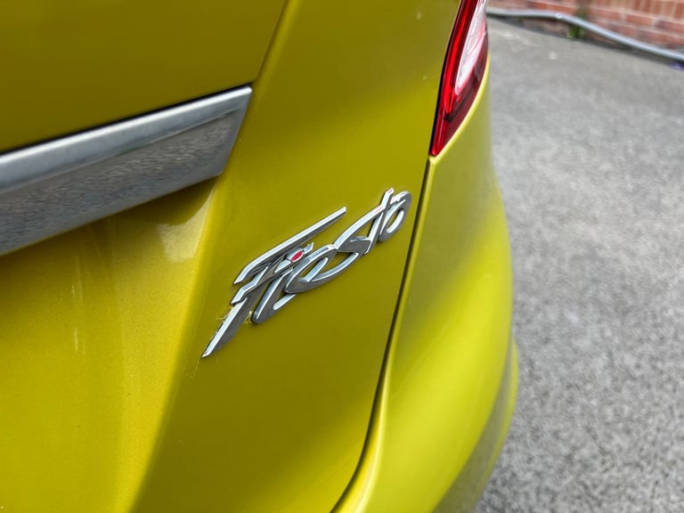 FORD FIESTA 1.25 ZETEC 5DR 11 MOT £35 TAX 2 F/KEEPERS!