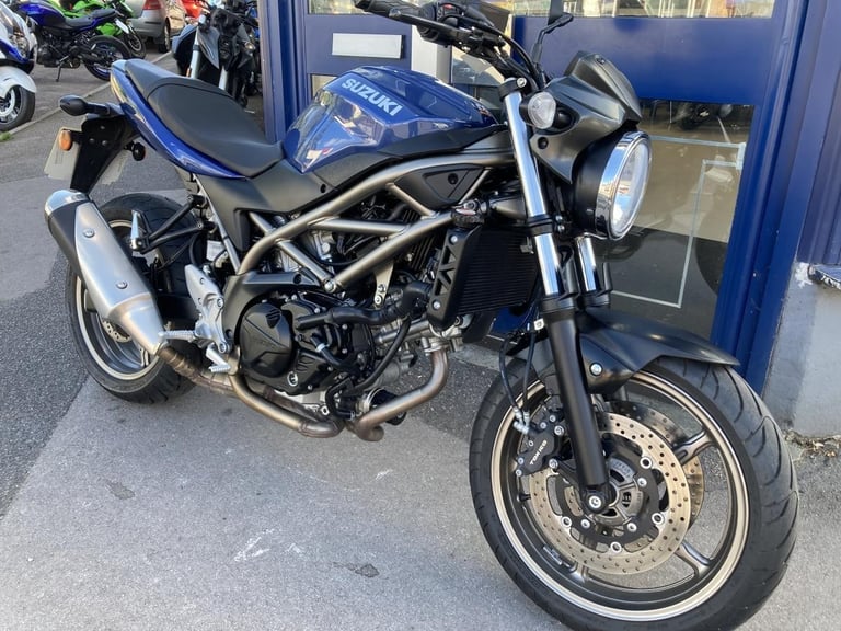 SUZUKI SV650 2025 - 1 OWNER - LOW MILES - FIRST SERVICE COMPLETE - TANK PAD