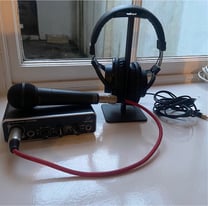 Behringer UMC 22 mixer , microphone and headphone 