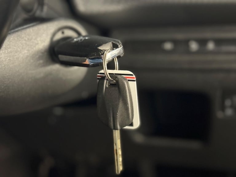 2017 Peugeot 208 1.2 Puretech Allure PETROL/MANUAL/5-DR