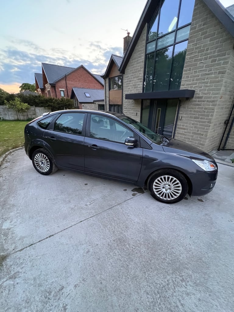 2010 Ford Focus 1.6 Titanium 5dr HATCHBACK Petrol Manual
