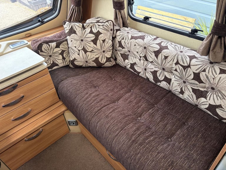 SPRITE MAJOR 4  - 4 BERTH CARAVAN, SIDE LOUNGE AREA ,END WASHROOM & MOTORMOVER