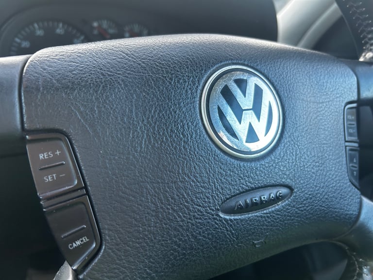 Volkswagen Golf with cruise control, ULEZ compliant, long MOT, great service history! - Image 15