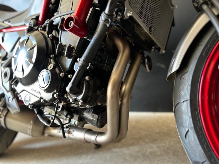 STUNNING LOW MILEAGE 2023/23 KAWASAKI Z650 MOTORCYCLE 