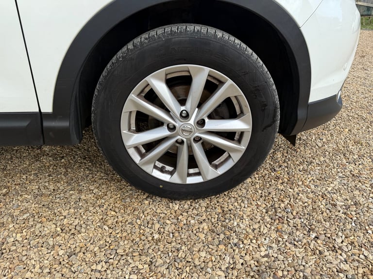 2014 Nissan Qashqai 1.2 DiG-T Acenta [Smart Vision Pack] 5dr HATCHBACK Petrol Manual