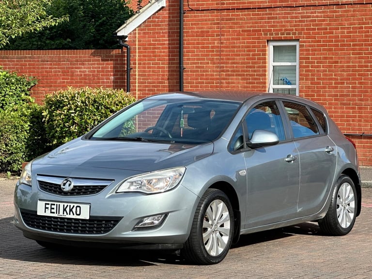 2011 Vauxhall Astra 1.4 16v Exclusiv Euro 5 5dr HATCHBACK Petrol Manual