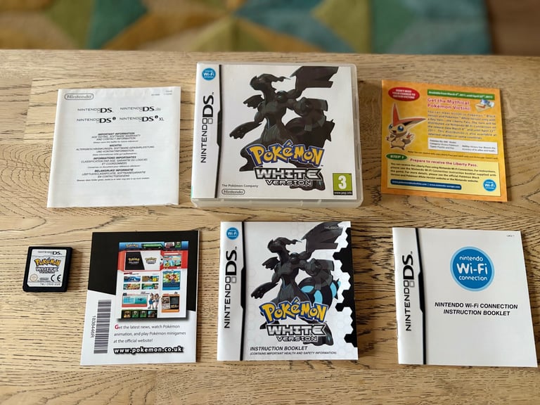 Pokémon White Version - Nintendo DS - Complete with Manual and Box