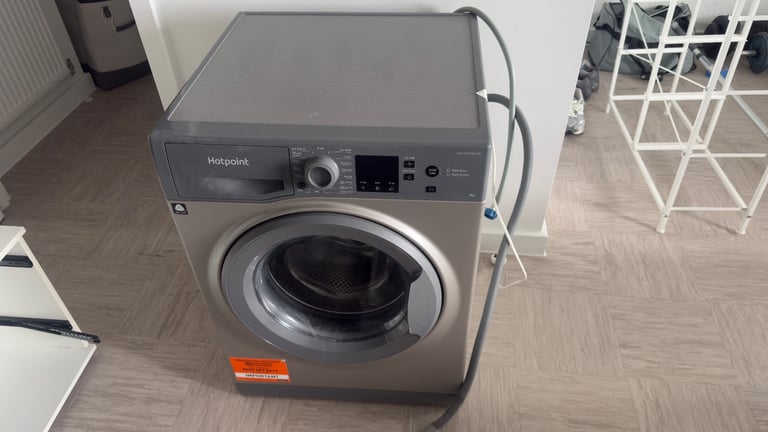 HOTPOINT 8KG GREY WASHING MACHINE - EXCELLENT CONDITION 
