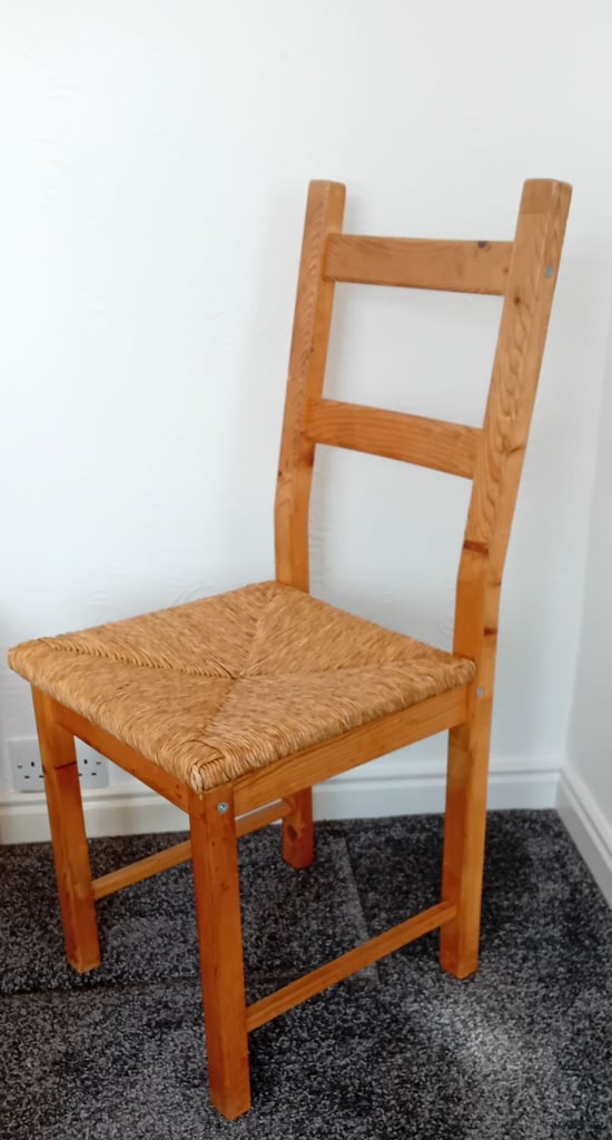 Set of 4 wooden chairs 