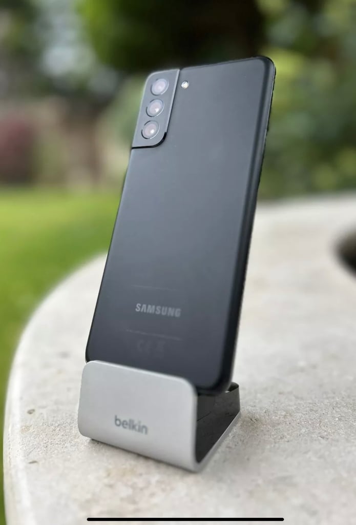 Samsung Galaxy S21 5g unlocked 128gb dual sim grey excellent condition 