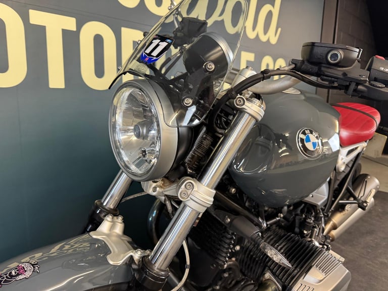 BMW R NINET PURE WITH AKRAPOVIC