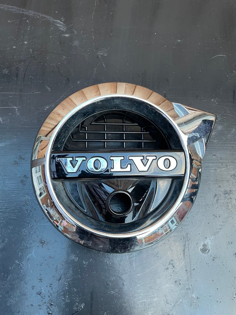  Volvo XC90 mk2 front grille badge