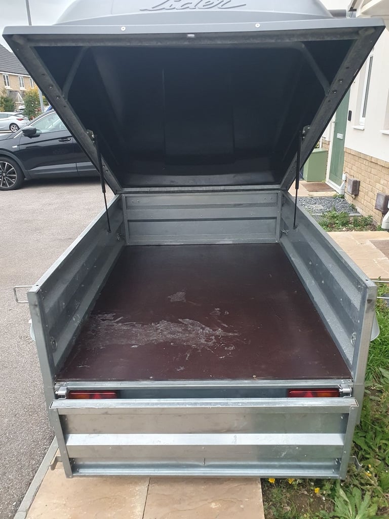 Lider Seville trailer with lockable hard top and load bars 