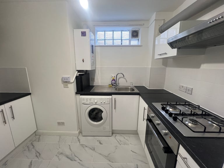Brand New, Luxury, 1 Bed Garden Flat, 20 Mins To Central London 