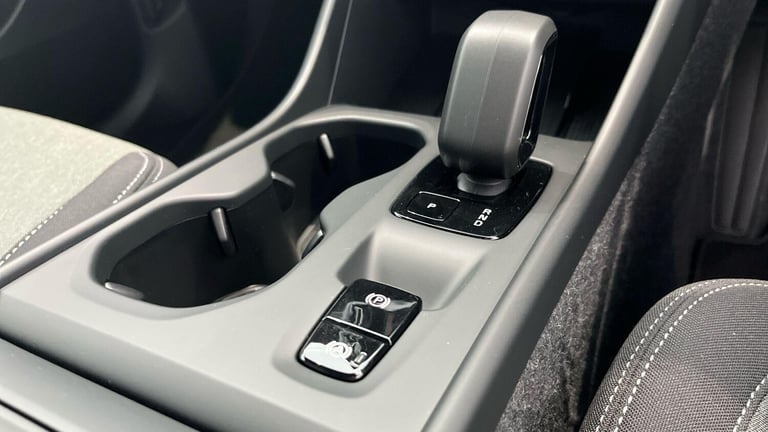2025 Volvo XC40 Core, B3 Mild hybrid, Petrol ESTATE Petrol/Electric Hybrid Automatic