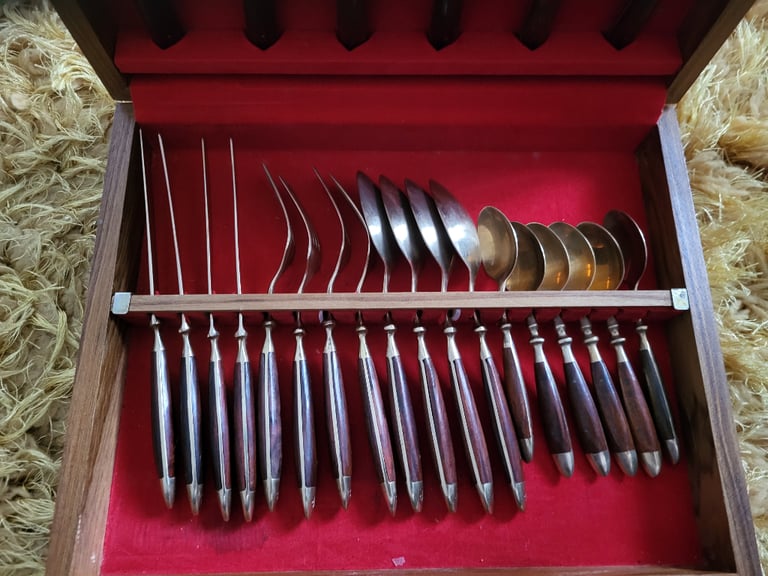 24 pieceVintage cutlery set