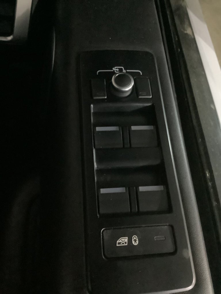 2018 Land Rover Discovery 3.0 TD V6 HSE Luxury SUV 5dr Diesel Auto 4WD Euro 6 (s/s) (258 ps) ESTA...