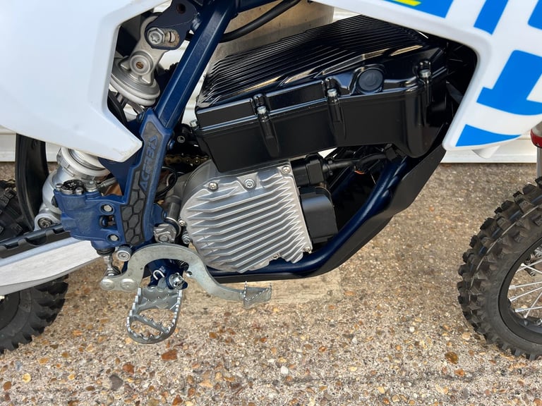 DANNYS DIRT BIKES MINT HUSQVARNA EE5 2024 ELECTRIC MOTOCROSS BIKE KTM E5 2024