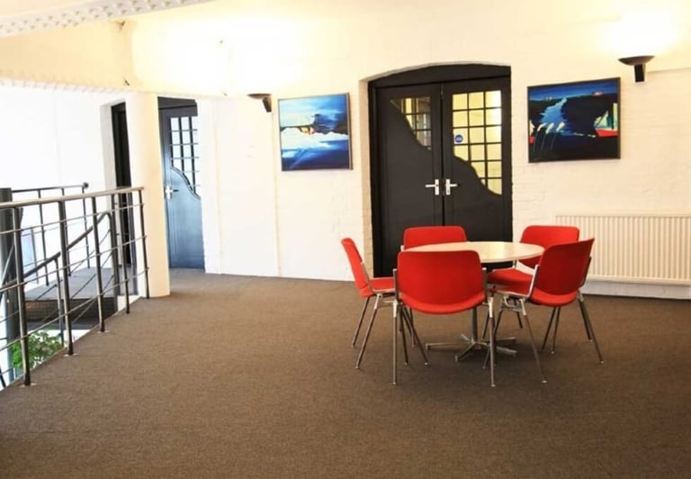 *Islington* Private Serviced Offices: Units from 5 to 50 desks for rent N1