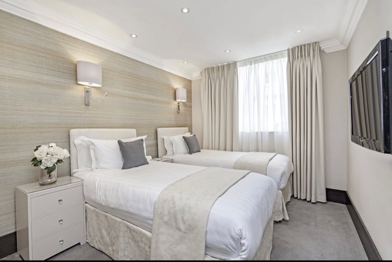 South Kensington - SW7 Three Bedroom Apartment Short Term Let £3430 per week 