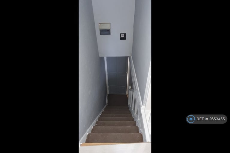 3 bedroom flat in Ealing Broadway, London, W5 (3 bed) (#2653455)