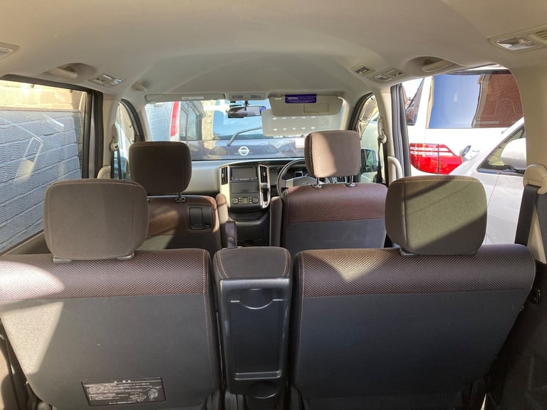 2010 Nissan Serena 2.0 PETROL AUTOMATIC 8 SEATER VERY LOW MILES ULEZ COMPLIANT
