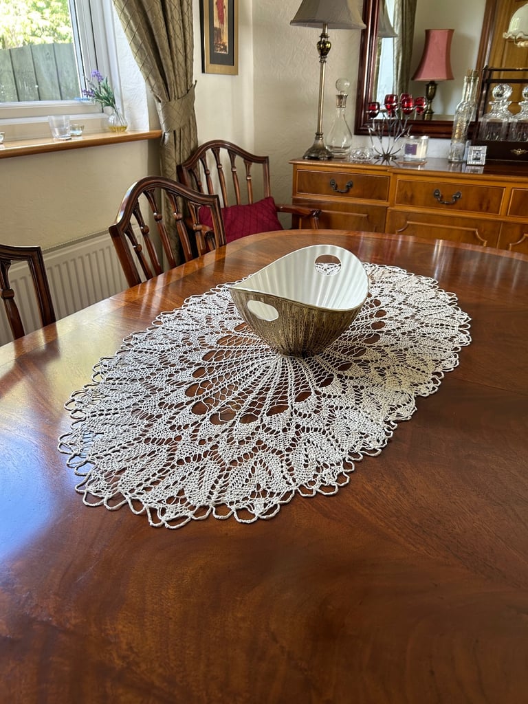 Dining table a chairs -  mahogany 